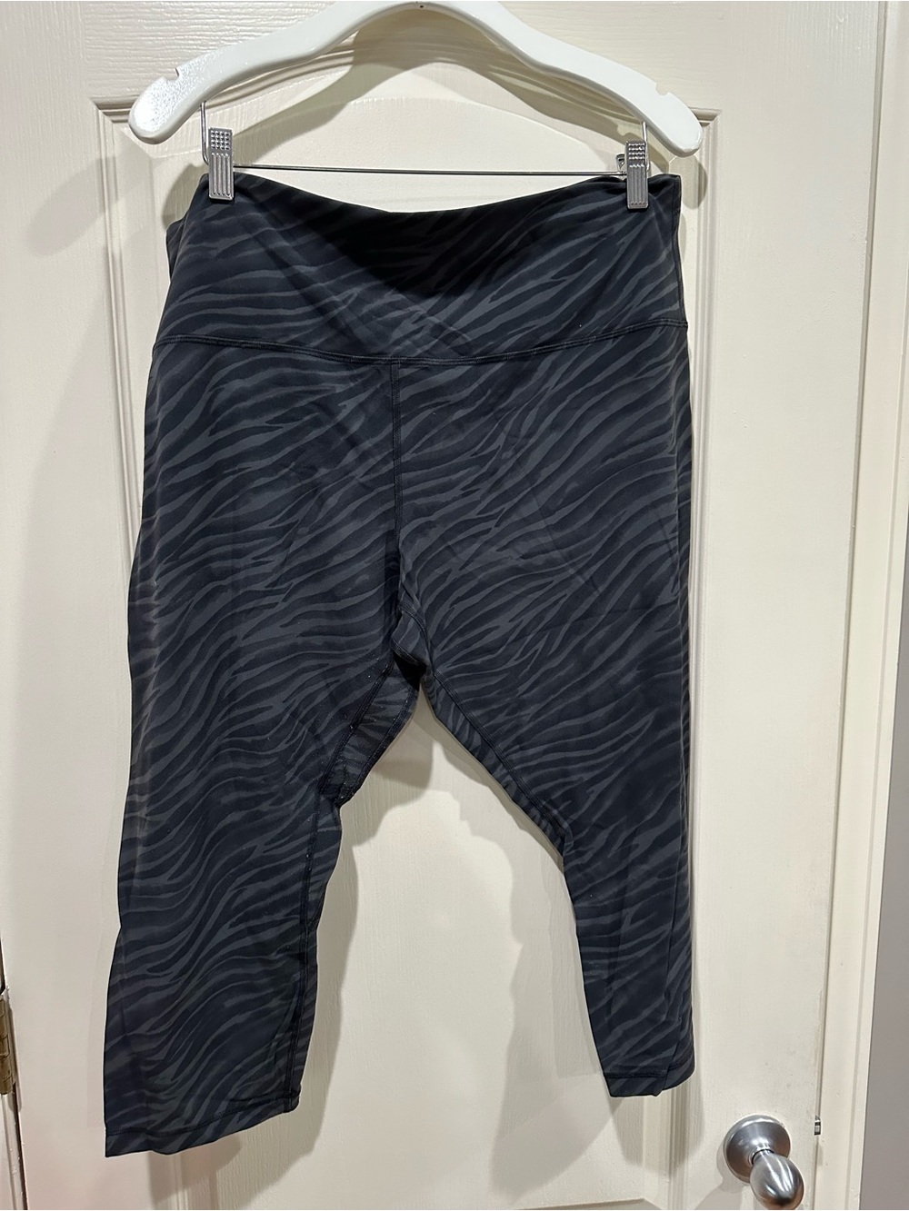 Lululemon Align HR crop size 20. Black zebra stripes.